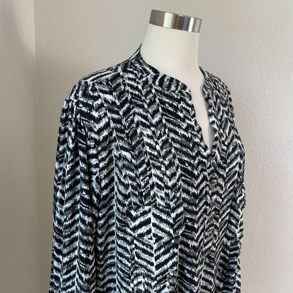 Cocomo Woman Plus 3X Black White Chevron Tunic Top Stretch Shirt Roll Tab Sleeve - Picture 2 of 11